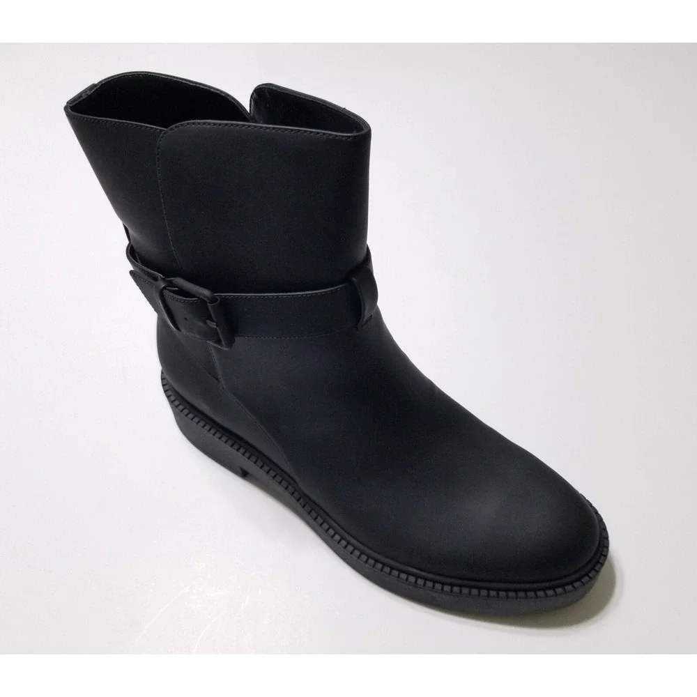NIB Vince Kaelyn Leather Waterproof Moto Ankle Boots Black Buckle 9.5 $350